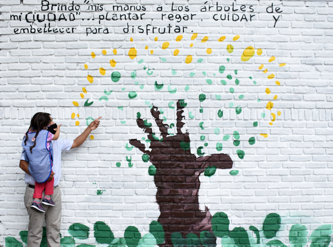 MURAL Y ARBOL